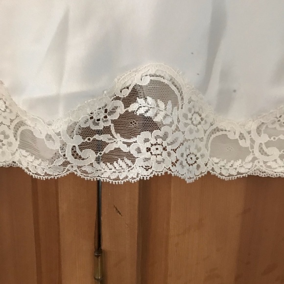 Vintage Victoria Secret Off White Short Lace Trimmed Slip Size Small Made in USA - Picture 4 of 9